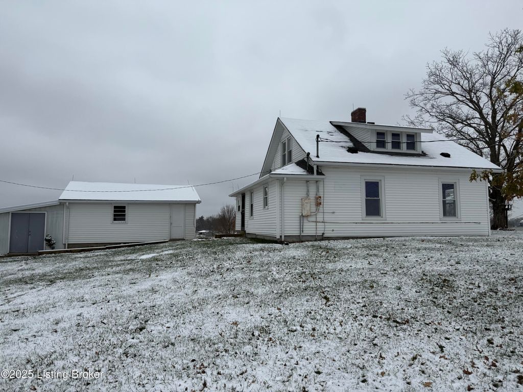 Photo of 460 Lawrenceburg Loop, Bloomfield, KY 40008 (MLS # 1704706)