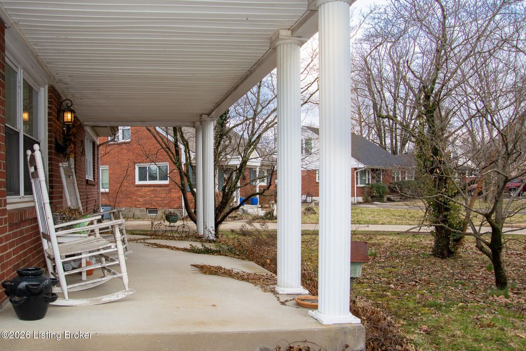 Photo of 4233 Hillbrook Dr, Louisville, KY 40220 (MLS # 1710416)