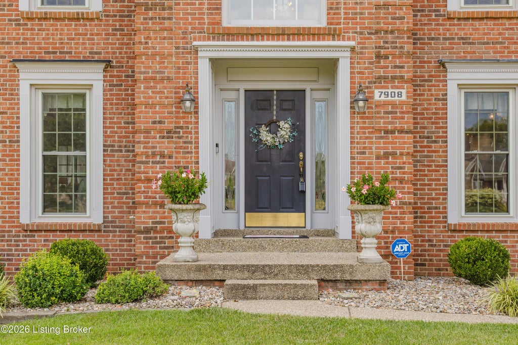 Photo of 7908 Hall Farm Dr, Louisville, KY 40291 (MLS # 1728747)