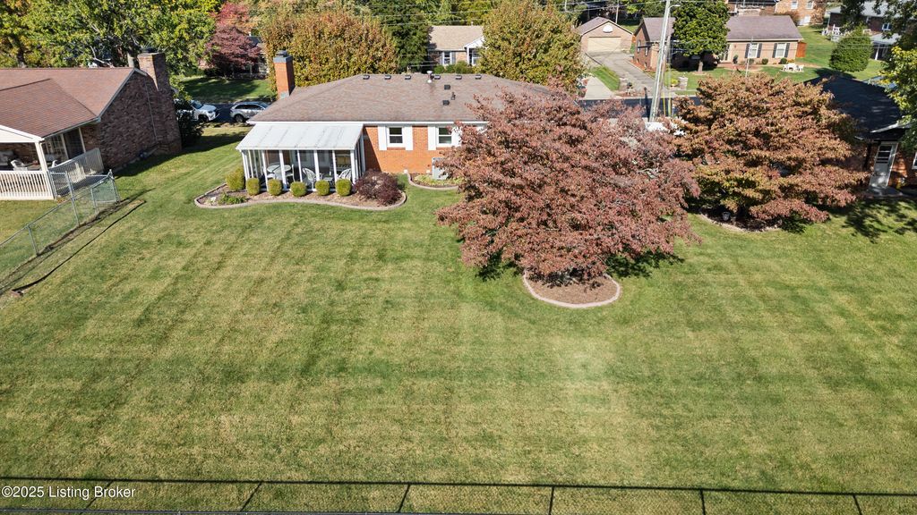 Photo of 709 Bon Aire Dr, Elizabethtown, KY 42701 (MLS # 1703458)