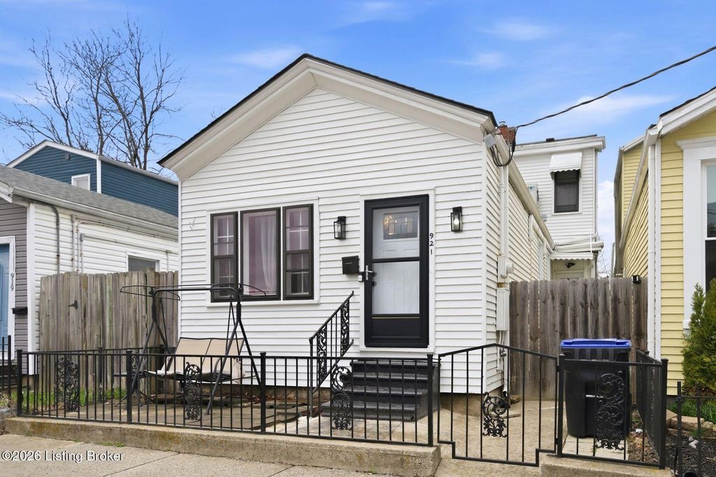 Photo of 921 Mary St, Louisville, KY 40204 (MLS # 1711548)