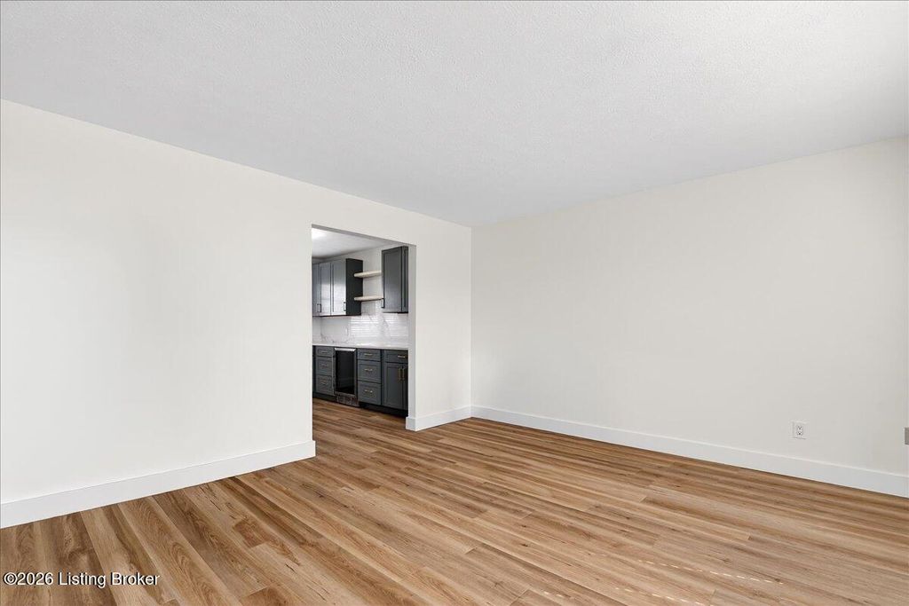 Photo of 4009 Graf Dr, Louisville, KY 40220 (MLS # 1710788)