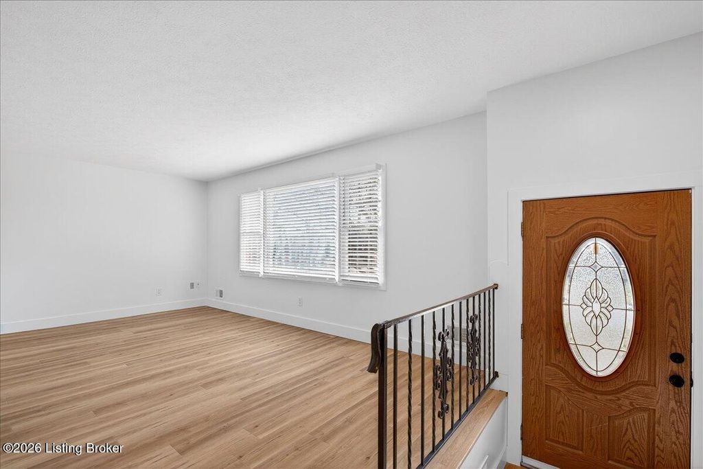 Photo of 4009 Graf Dr, Louisville, KY 40220 (MLS # 1710788)