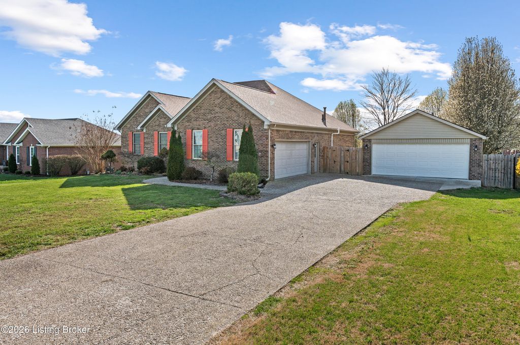 Photo of 269 Beechwood Ave, Shepherdsville, KY 40165 (MLS # 1711876)