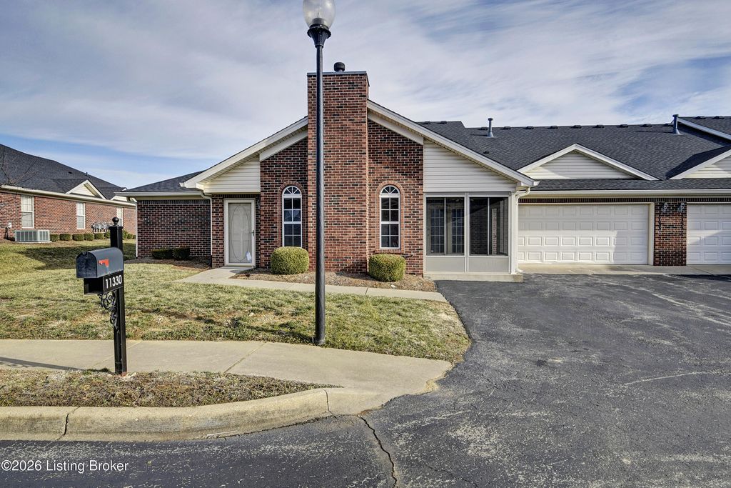 Photo of 11330 Ridge Lake Dr, Louisville, KY 40272 (MLS # 1708049)