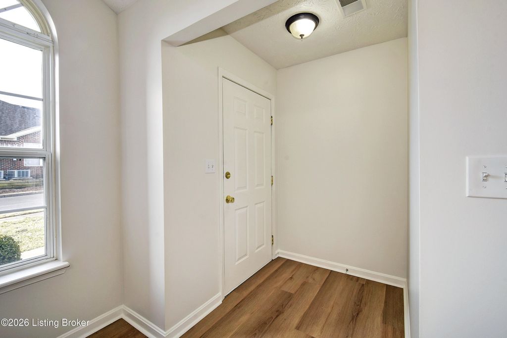 Photo of 11330 Ridge Lake Dr, Louisville, KY 40272 (MLS # 1708049)