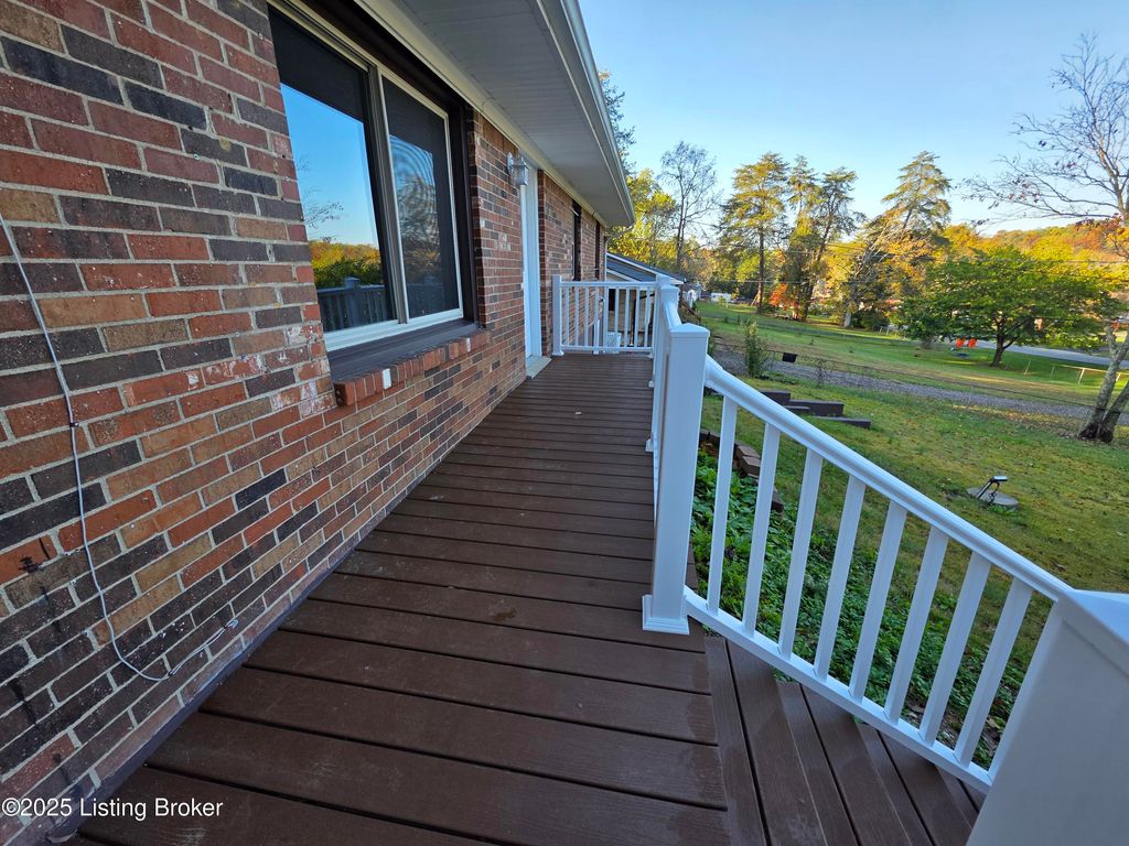 Photo of 454 Pinewood Dr, Radcliff, KY 40160 (MLS # 1703771)