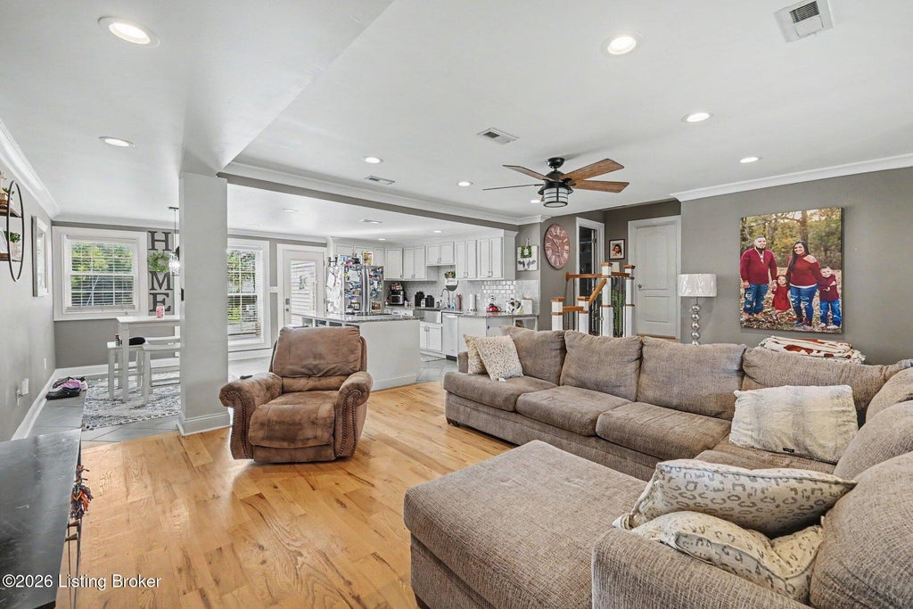 Photo of 107 Covington St, Springfield, KY 40069 (MLS # 1721924)
