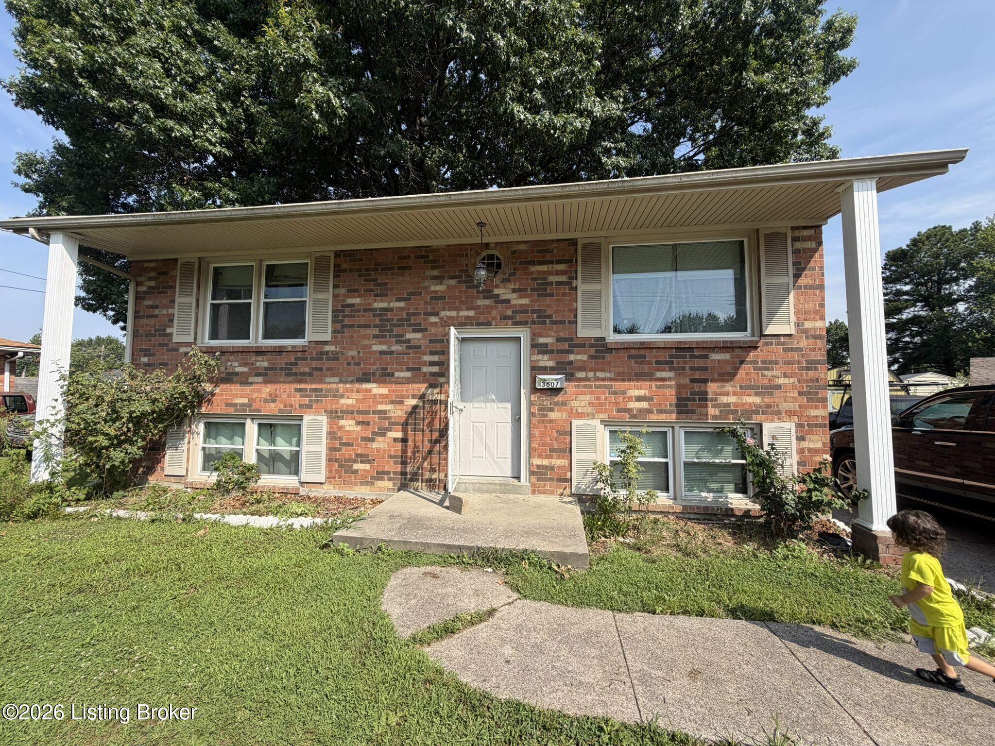 Photo 1 of 5 — 3607 Little John Ct, Louisville, KY 40219