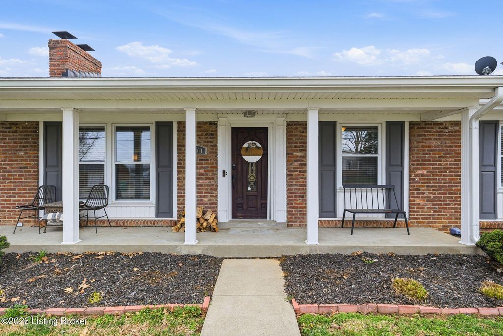 Photo of 6501 Ridge Cliff Rd, Louisville, KY 40228 (MLS # 1712518)