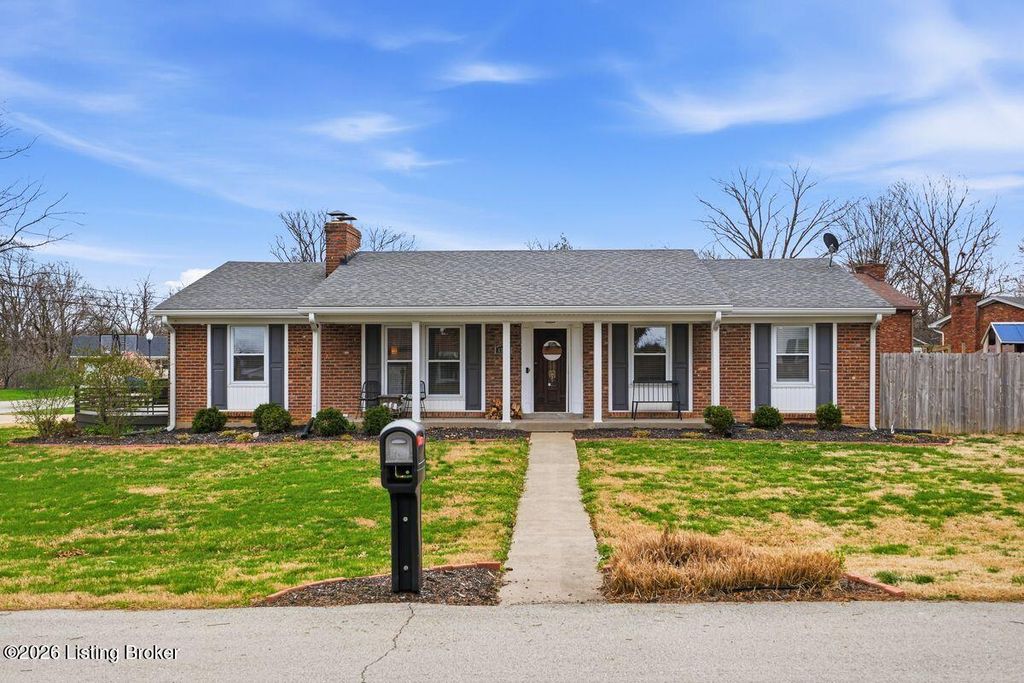 Photo of 6501 Ridge Cliff Rd, Louisville, KY 40228 (MLS # 1712518)