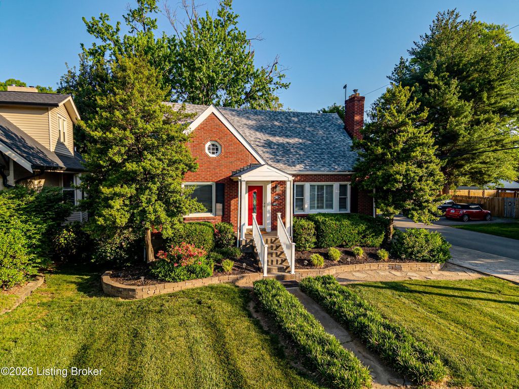 Photo of 3923 Grandview Ave, Louisville, KY 40207 (MLS # 1715527)