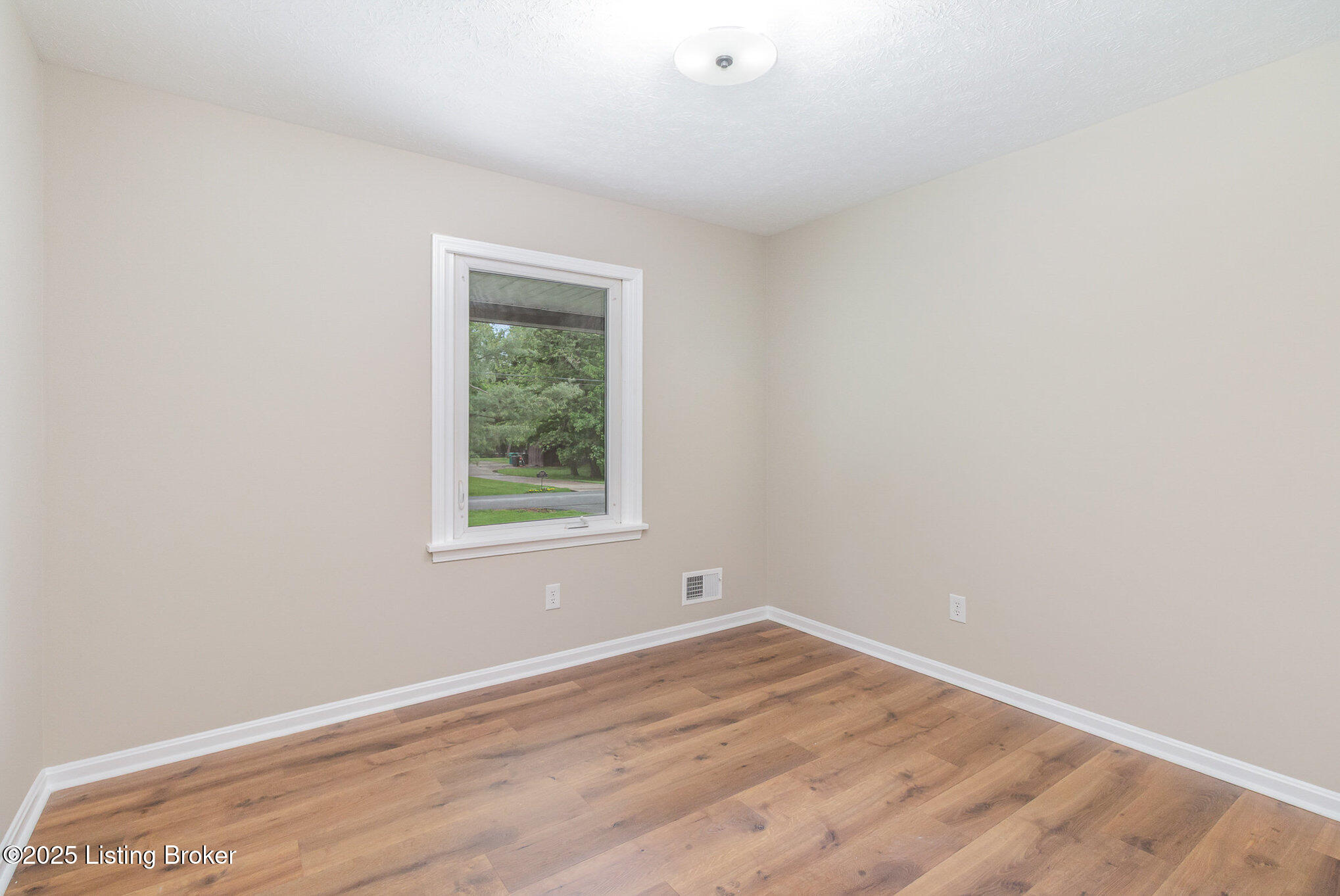 6505 Mayfair Ave, Prospect, Pennsylvania image 9