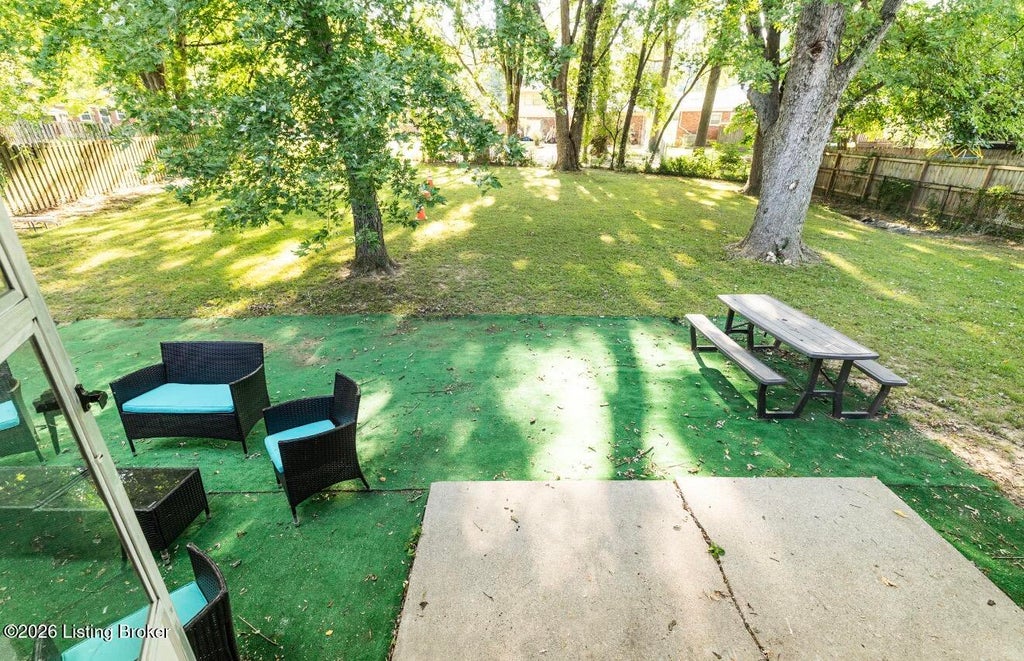 Photo of 1121 Hennepin Dr, Louisville, KY 40214 (MLS # 1729569)
