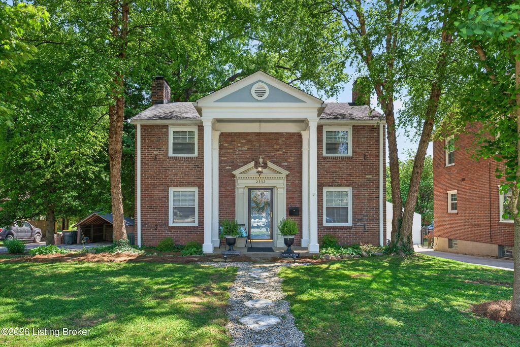 Photo of 2332 Brighton Dr, Louisville, KY 40205 (MLS # 1717182)