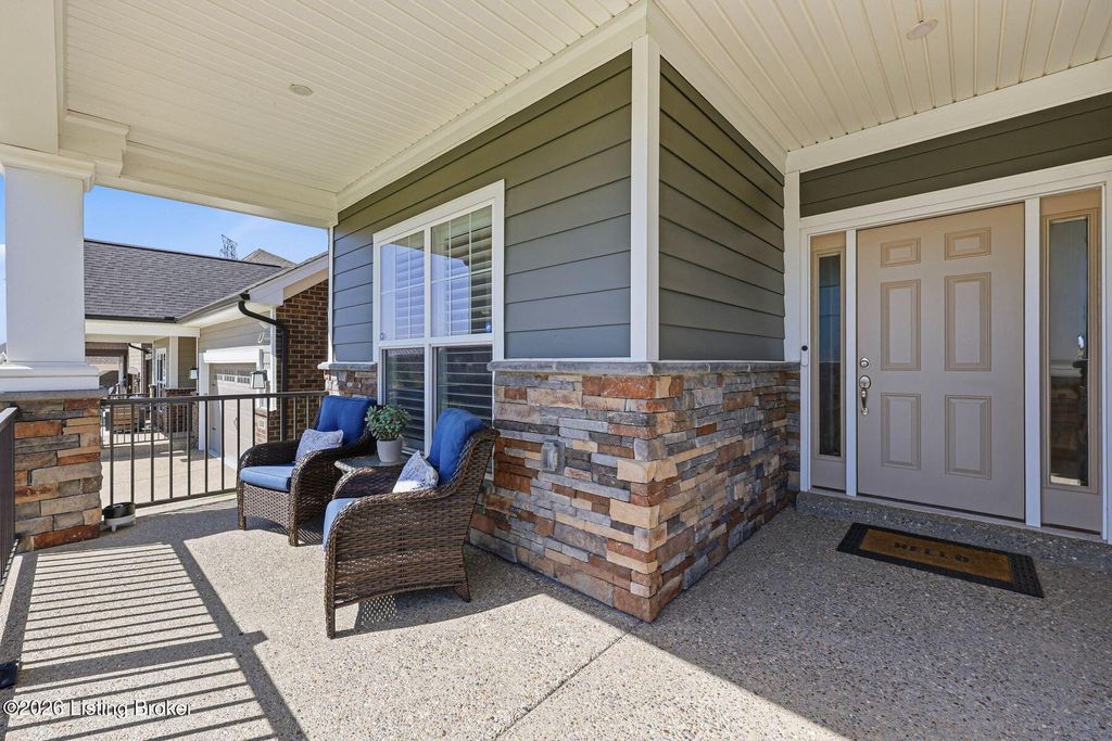 Photo of 1339 Helm Place Ln, Louisville, KY 40299 (MLS # 1717281)
