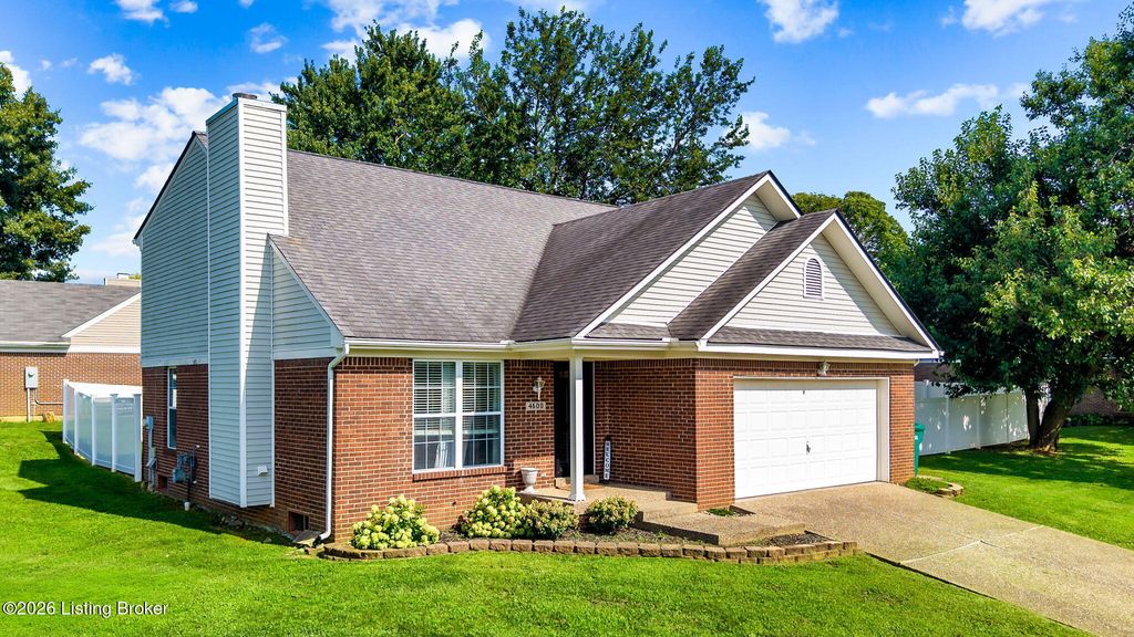 Photo of 4600 Wooded Oak Cir, Louisville, KY 40245 (MLS # 1724399)