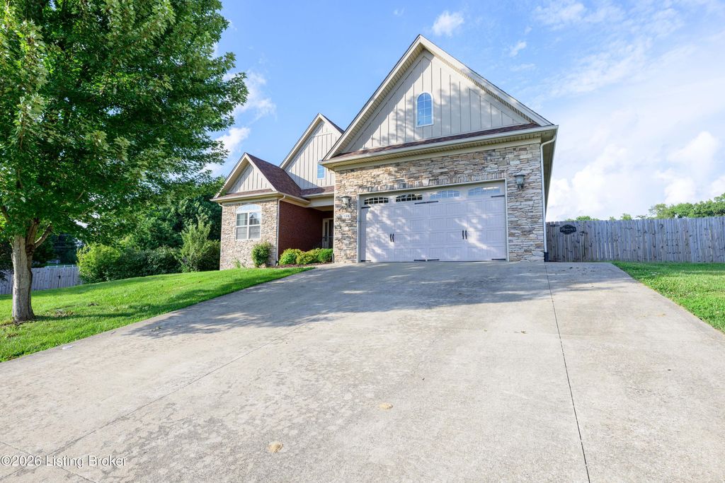 Photo of 731 Vanderbilt Dr, Elizabethtown, KY 42701 (MLS # 1724148)