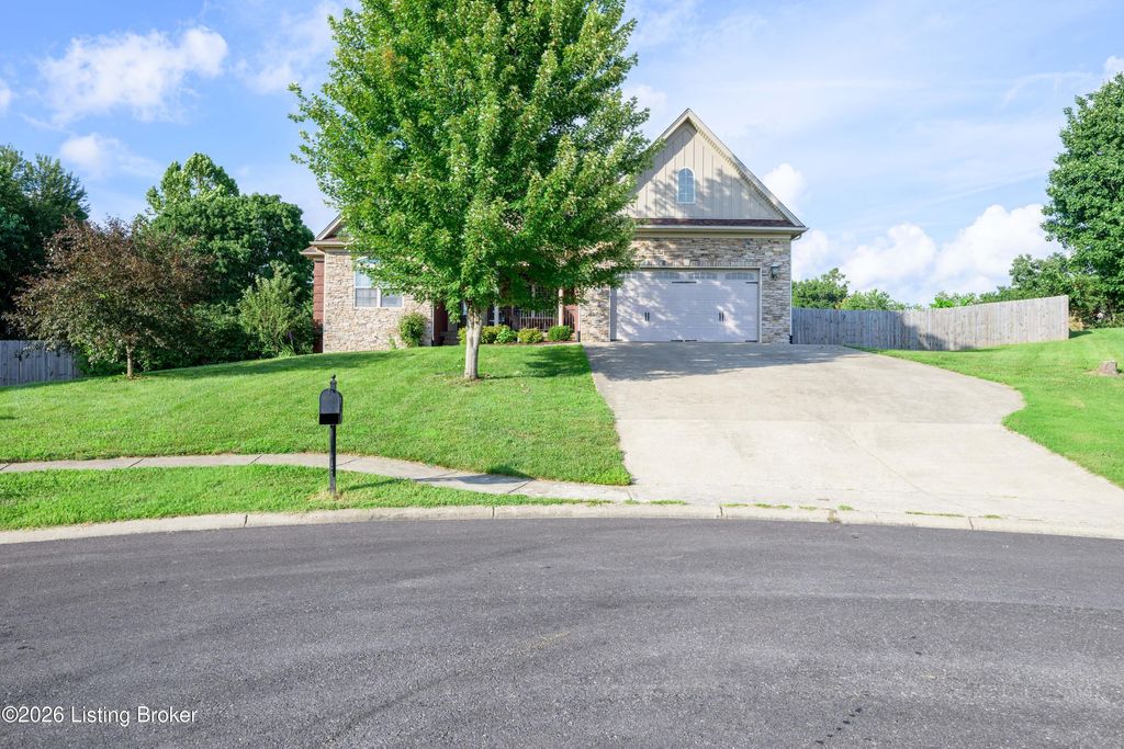Photo of 731 Vanderbilt Dr, Elizabethtown, KY 42701 (MLS # 1724148)