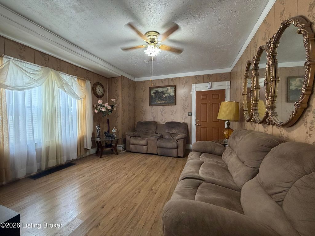 Photo of 1052 Bluegrass Ave, Louisville, KY 40215 (MLS # 1712094)