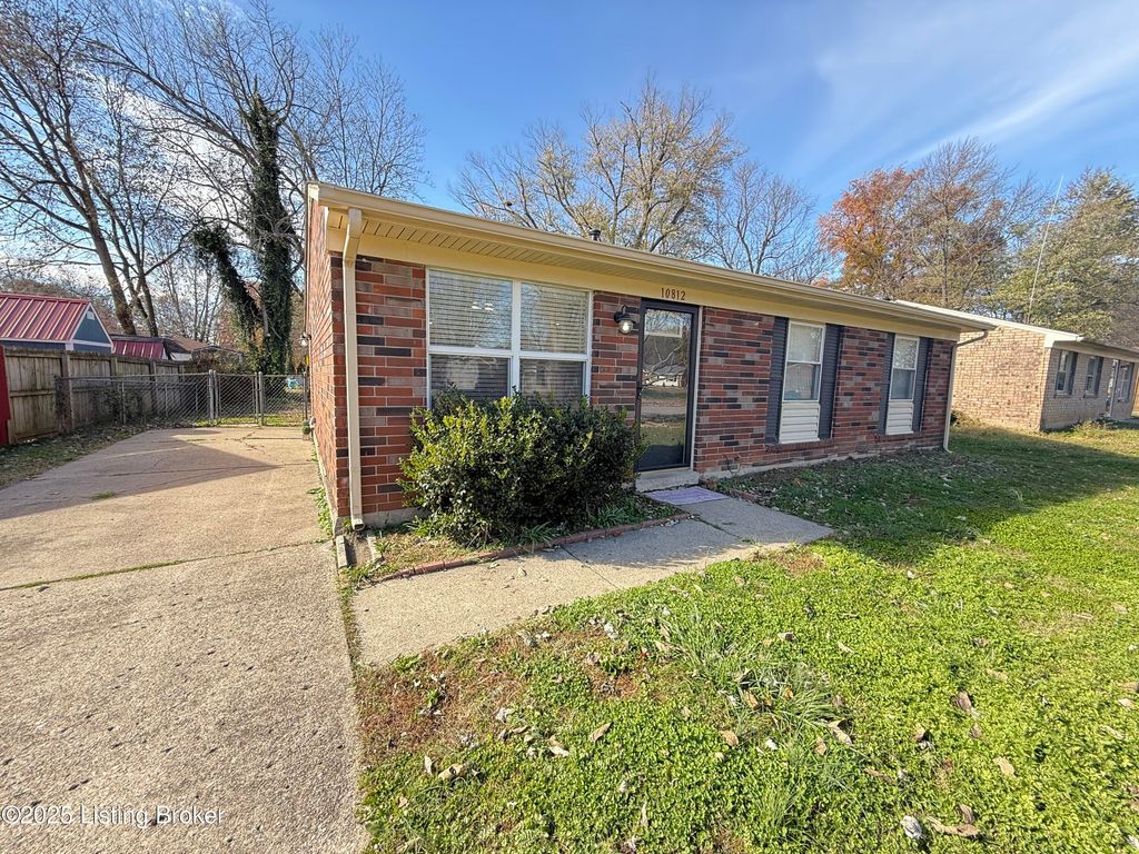 Photo of 10812 Dorton Dr, Louisville, KY 40272 (MLS # 1703485)