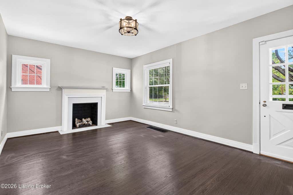 Photo of 3811 Grandview Ave, Louisville, KY 40207 (MLS # 1724978)