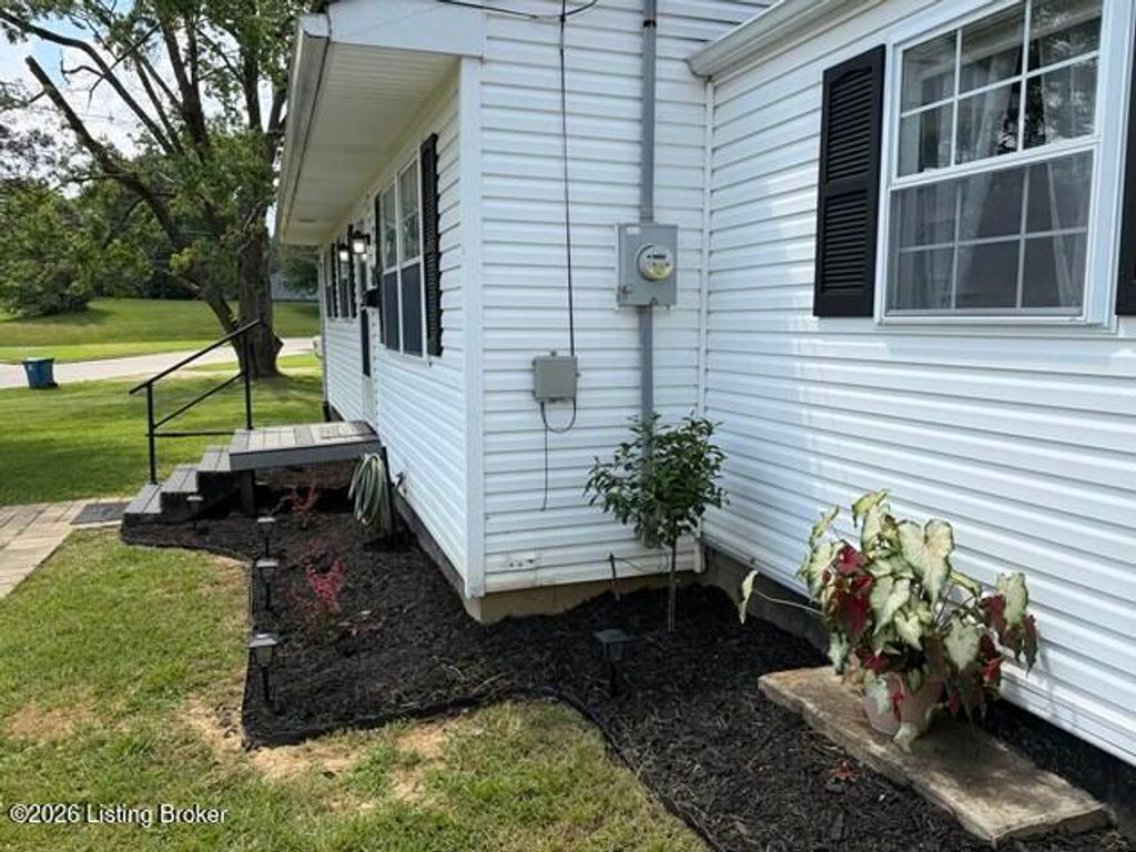 Photo of 173 Lakeview Dr, Brandenburg, KY 40108 (MLS # 1722553)