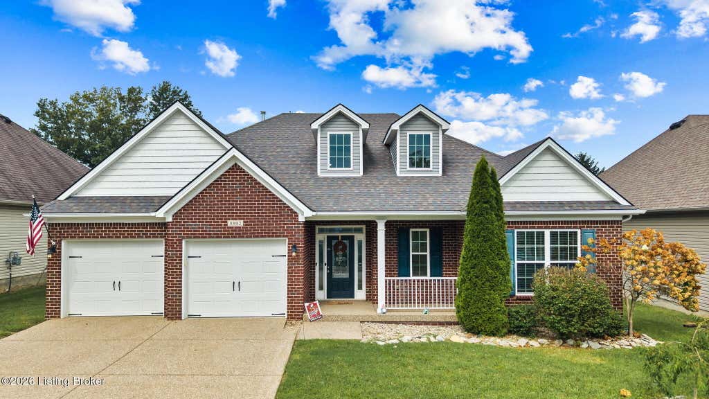 Photo of 8802 Talon Ridge Dr, Louisville, KY 40229 (MLS # 1727049)