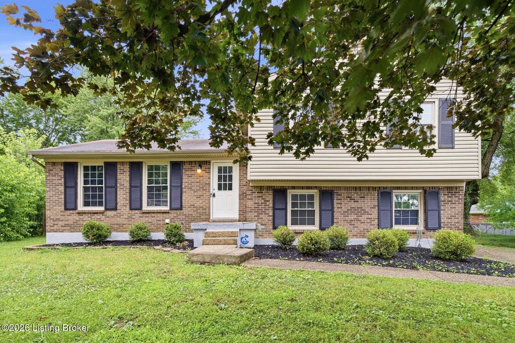 Photo of 12016 Rock Spring Dr, Louisville, KY 40245 (MLS # 1718119)