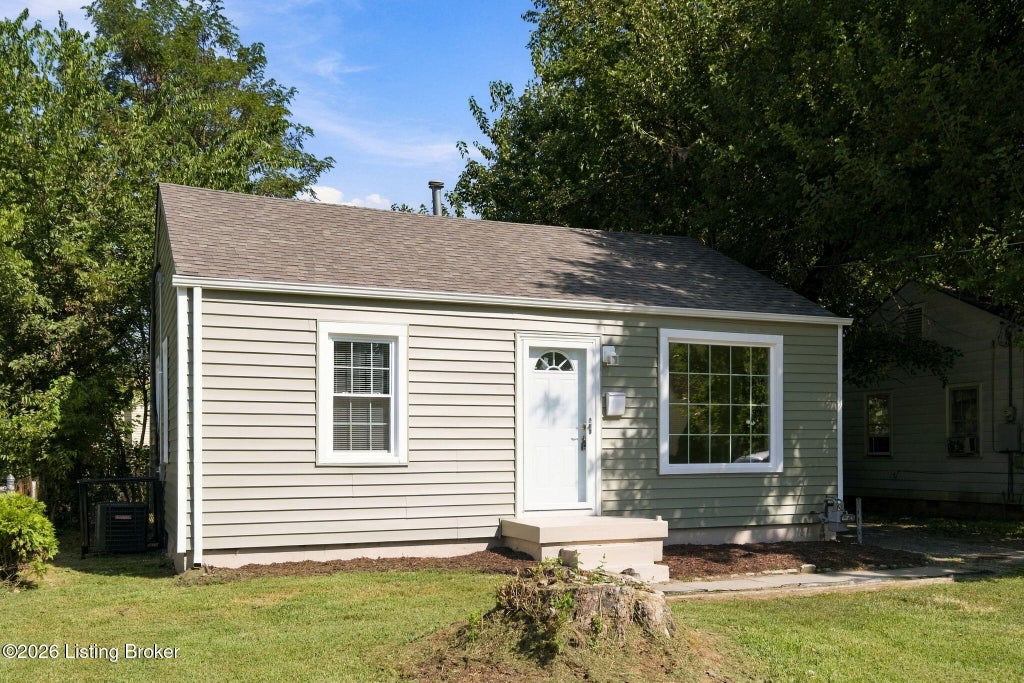 Photo of 1027 Seelbach Ave, Louisville, KY 40215 (MLS # 1729170)