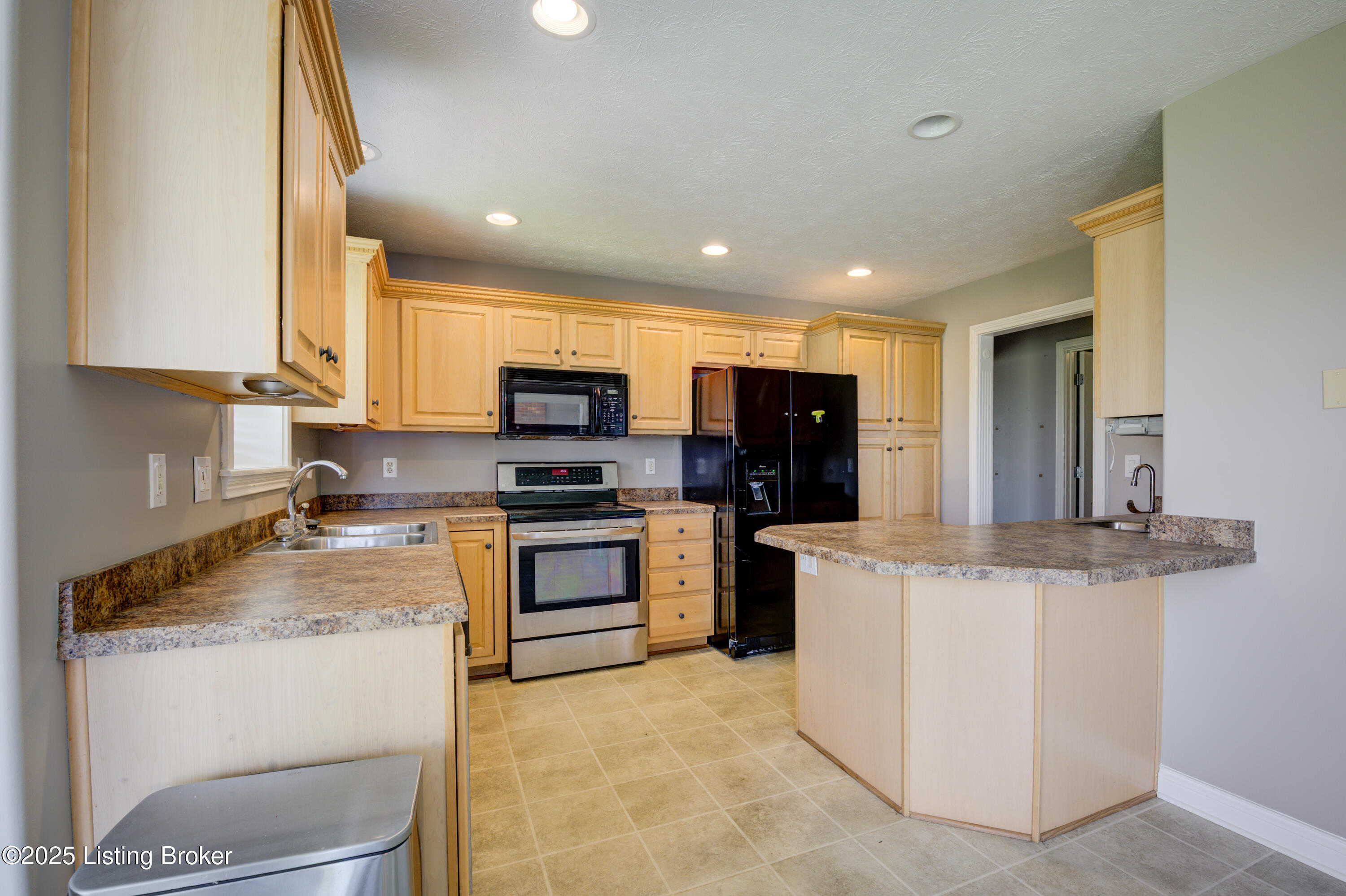 3121 Ambercrest Loop, Jeffersonville, Pennsylvania image 10