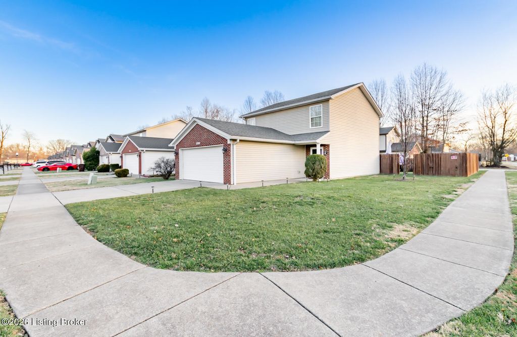 Photo of 6233 Valley Forest Dr, Louisville, KY 40219 (MLS # 1707109)