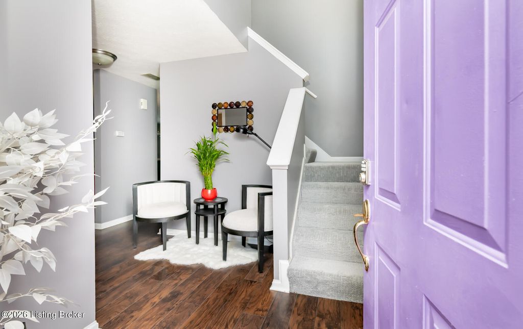 Photo of 6233 Valley Forest Dr, Louisville, KY 40219 (MLS # 1707109)