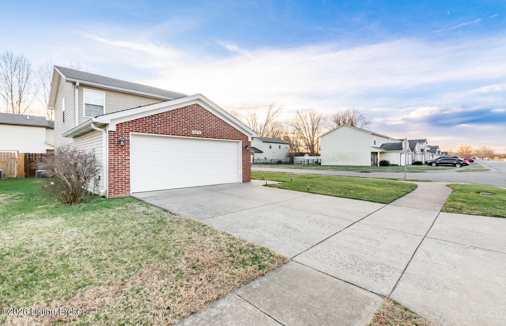 Photo of 6233 Valley Forest Dr, Louisville, KY 40219 (MLS # 1707109)