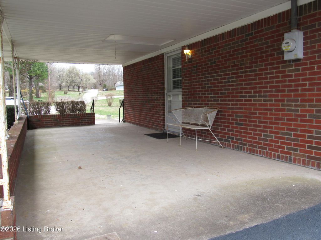 Photo of 316 N Walnut St, Upton, KY 42784 (MLS # 1714836)