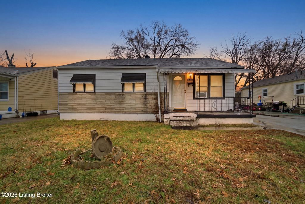 Photo of 4015 St Francis Ln, Louisville, KY 40218 (MLS # 1715130)