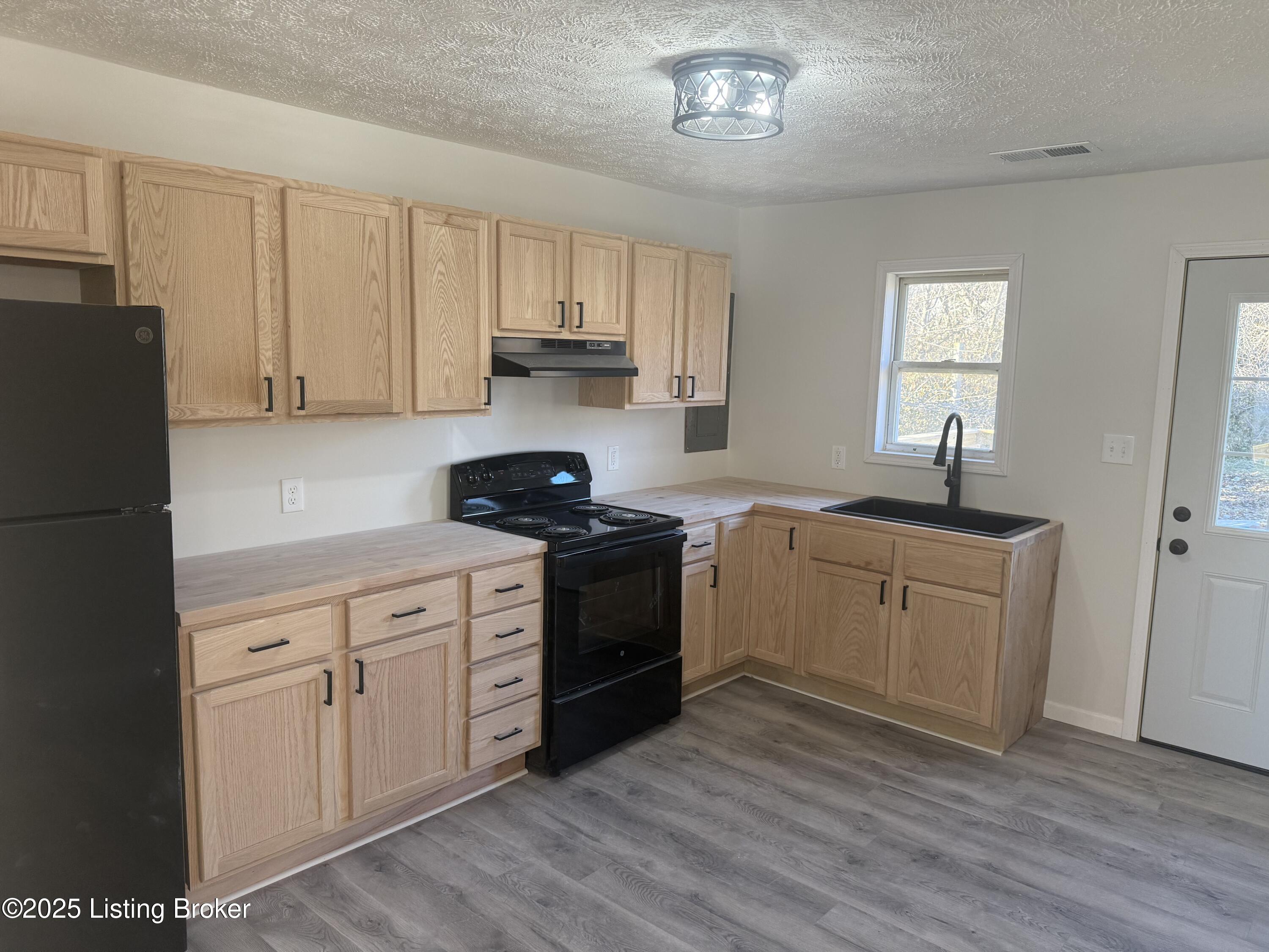 525 Leavette Ave, Leitchfield, Kentucky image 2