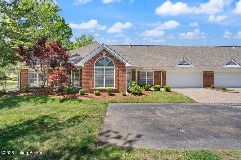 Photo of 10546 Monticello Forest Cir, Jeffersontown, KY 40299 (MLS # 1716178)