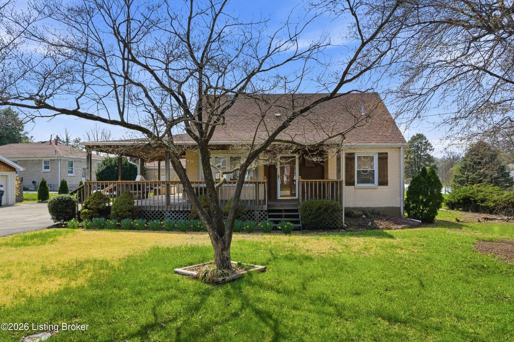 Photo of 1812 Lewiston Dr, Louisville, KY 40216 (MLS # 1712760)