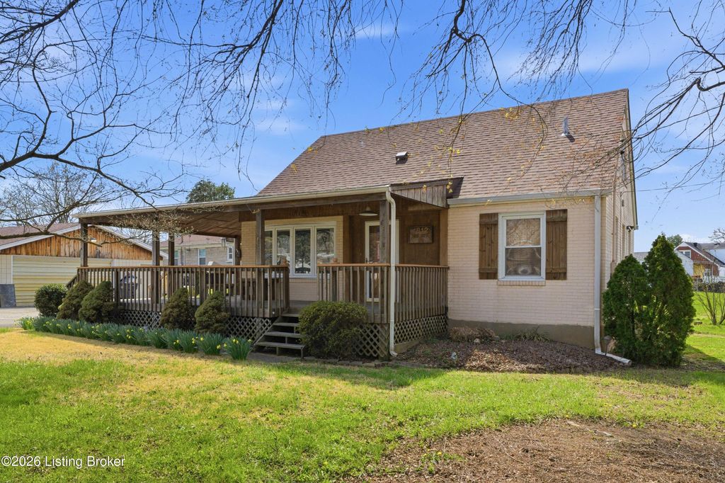 Photo of 1812 Lewiston Dr, Louisville, KY 40216 (MLS # 1712760)