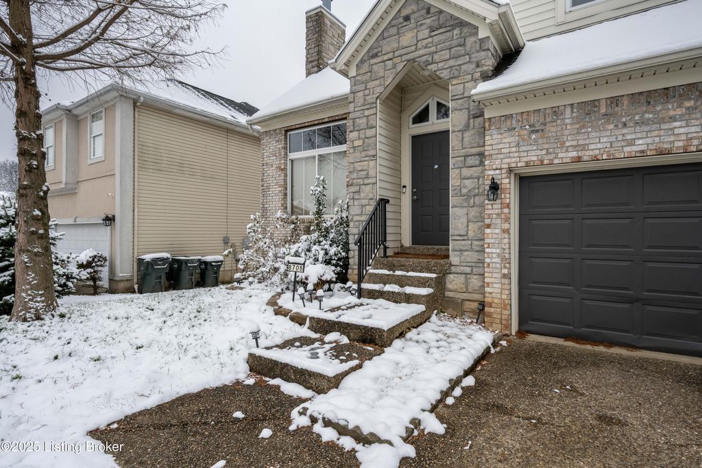 Photo of 8705 Chelmer Ln, Louisville, KY 40220 (MLS # 1704773)