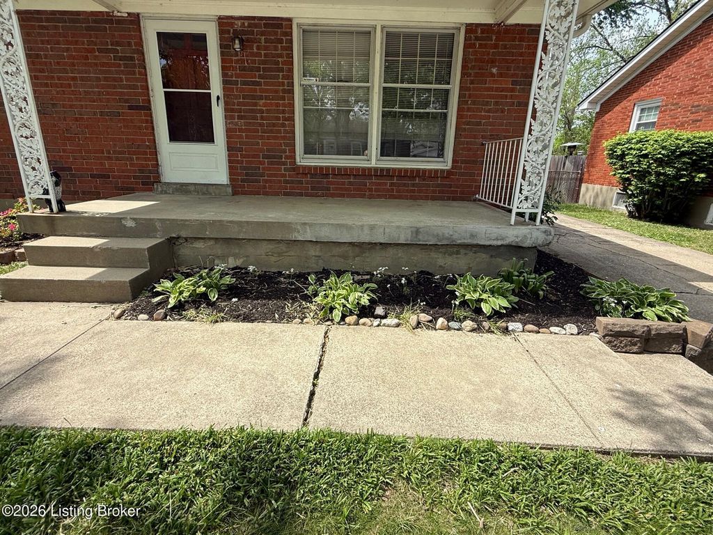 Photo of 6516 Bilsim Ln, Louisville, KY 40291 (MLS # 1714819)
