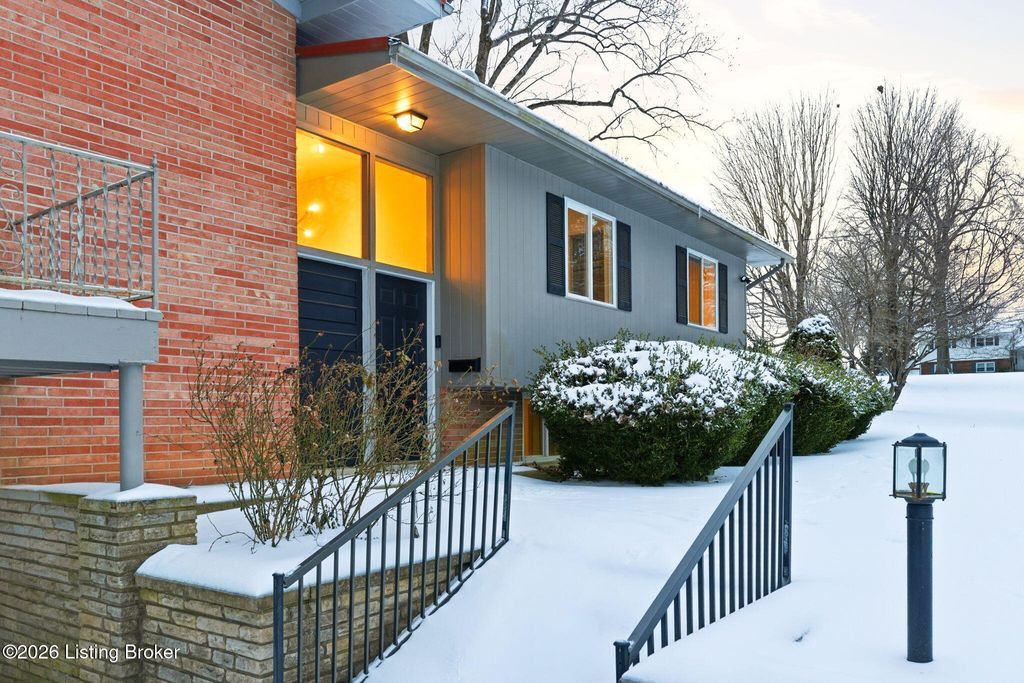 Photo of 310 Edgewood Ave, Elizabethtown, KY 42701 (MLS # 1708177)