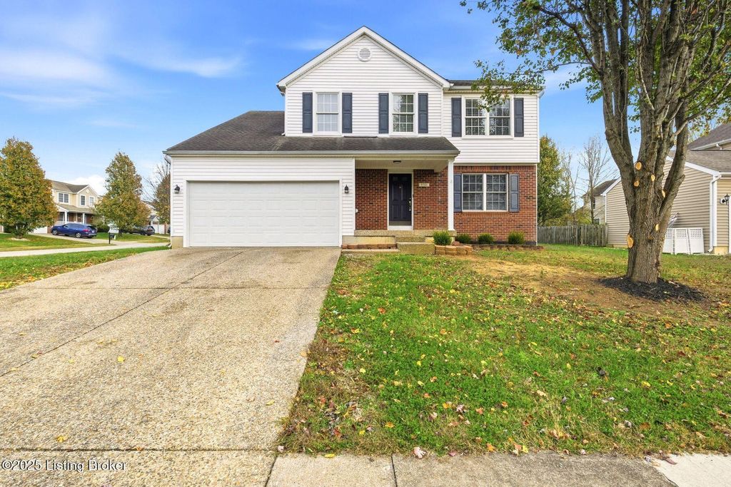 Photo of 9701 River Trail Dr, Louisville, KY 40229 (MLS # 1703567)