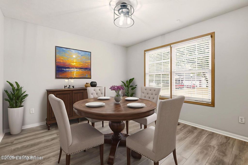 Photo of 9701 River Trail Dr, Louisville, KY 40229 (MLS # 1703567)