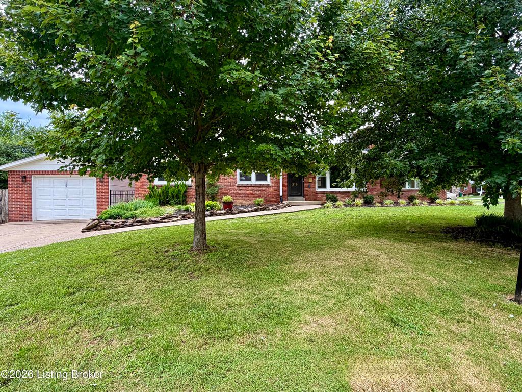 Photo of 316 Short Rd, Louisville, KY 40207 (MLS # 1721301)