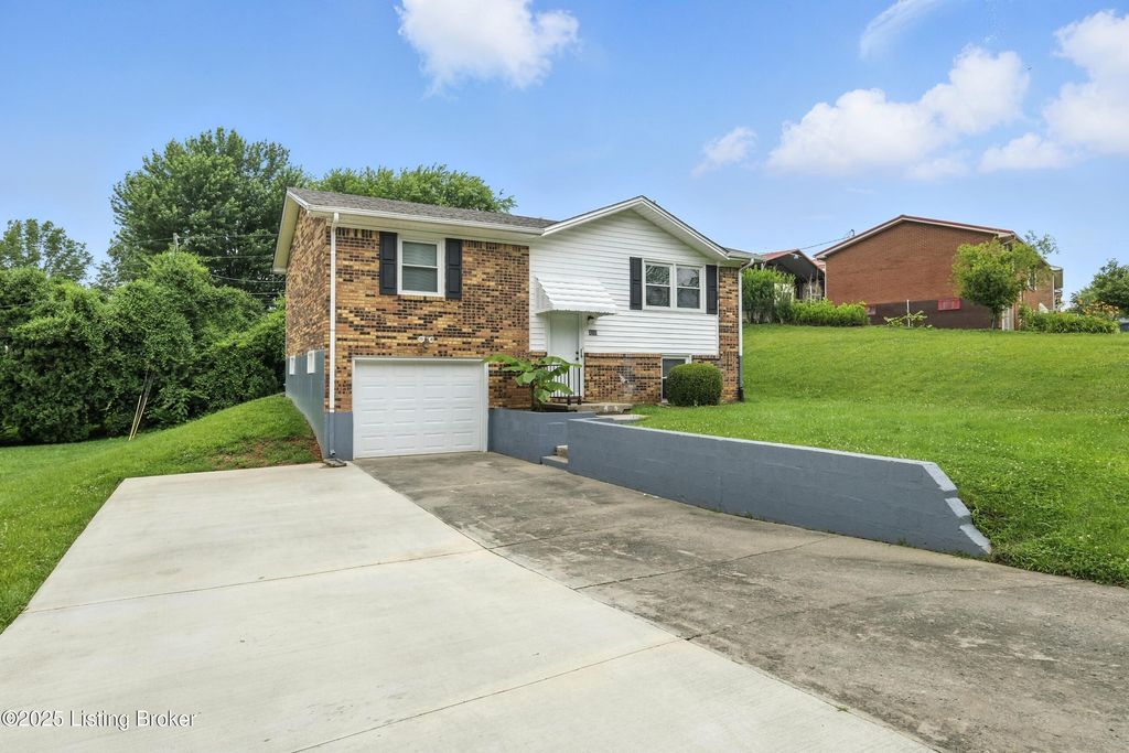 Photo of 416 Franklin Ave, Elizabethtown, KY 42701 (MLS # 1706181)