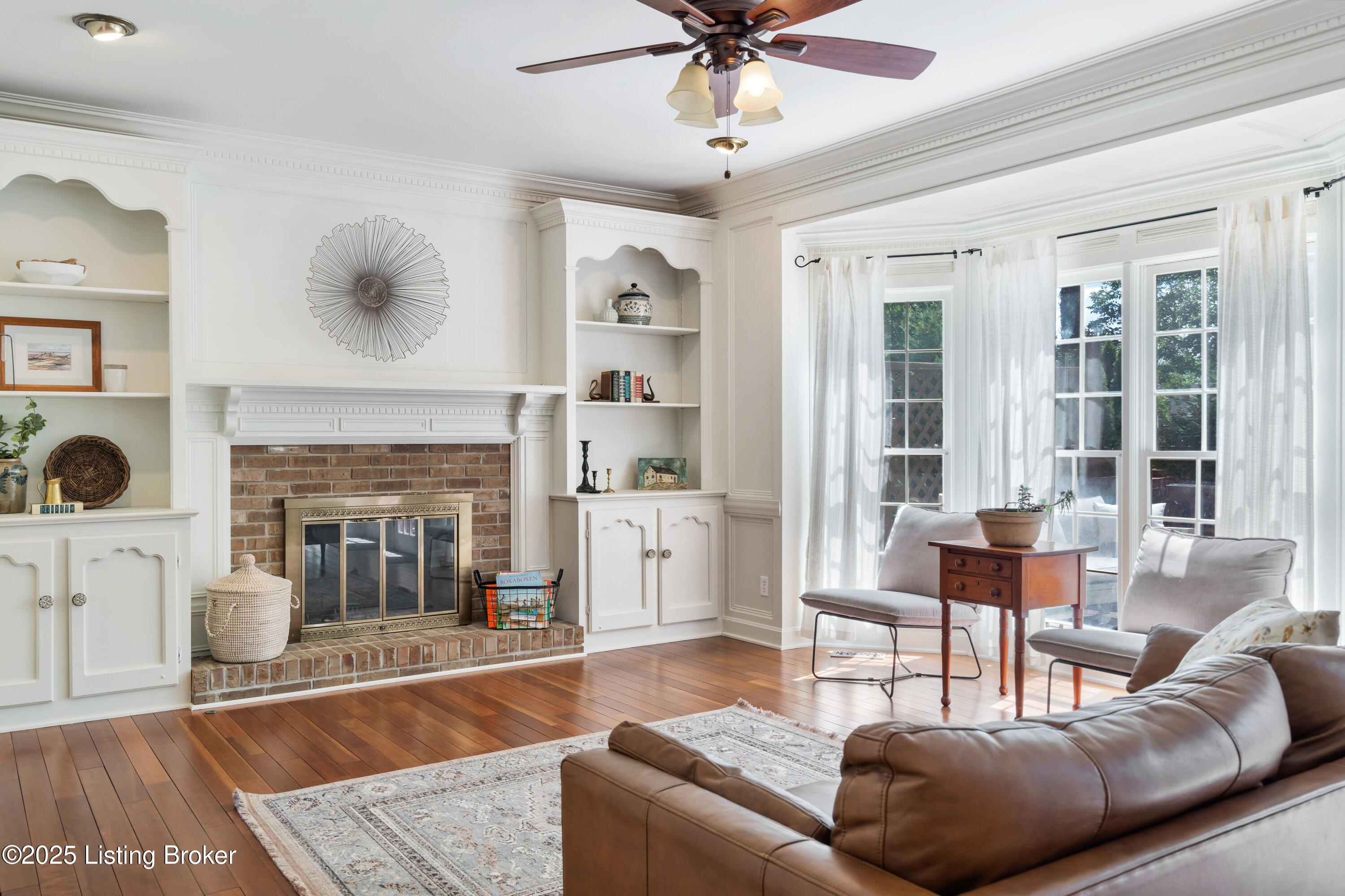 305 Lake Forest Pkwy