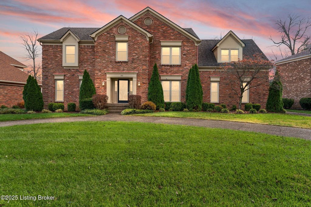 Photo of 305 Lake Forest Pkwy, Louisville, KY 40245 (MLS # 1708827)