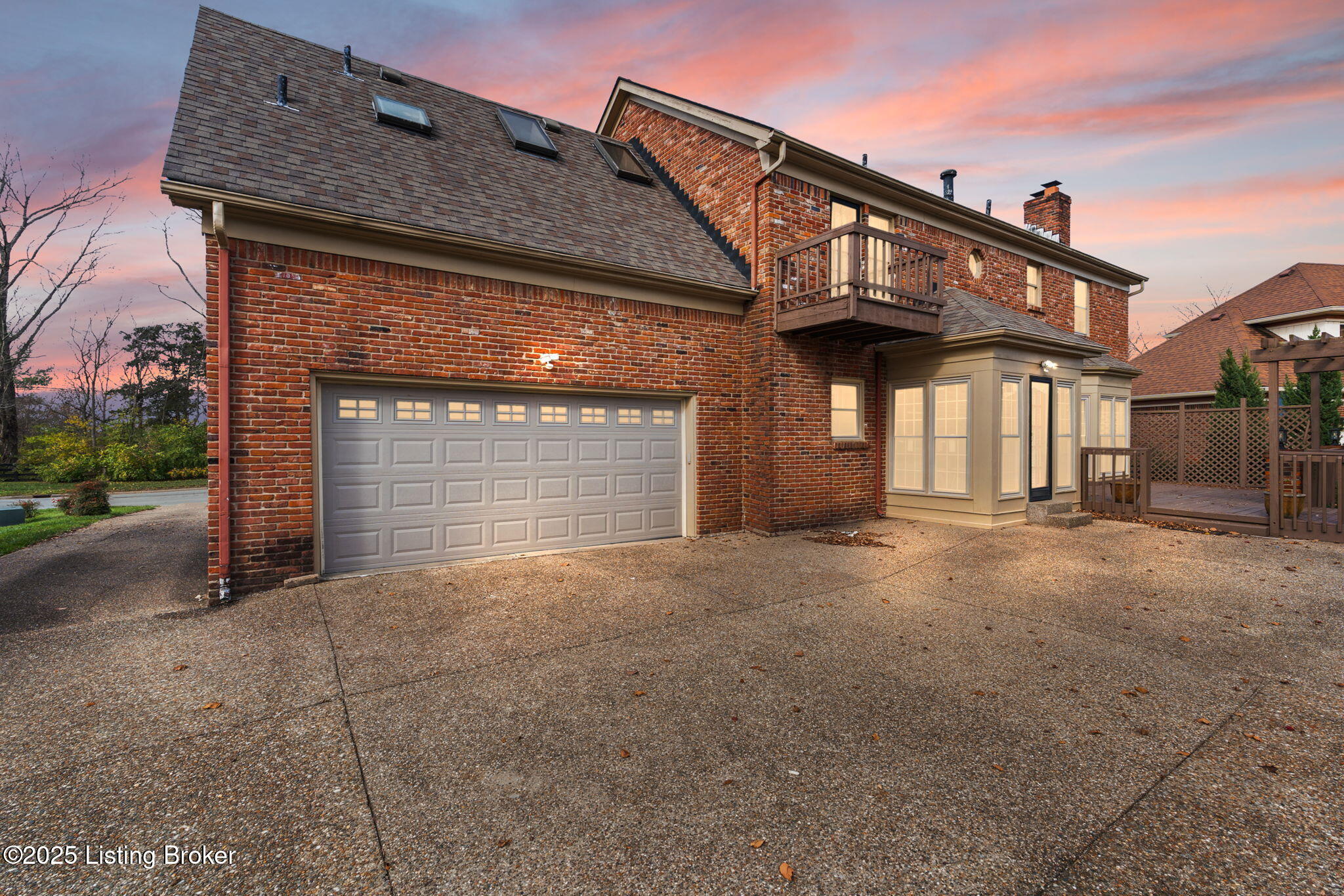 305 Lake Forest Pkwy